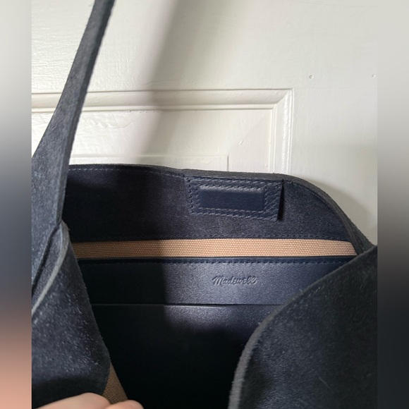 Madewell the essential bucket tote in suede navy - Picture 3 of 4